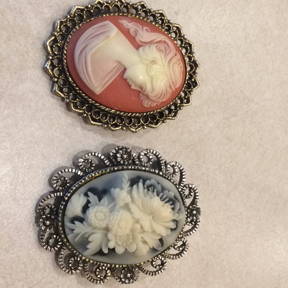 Cameo pins 1968